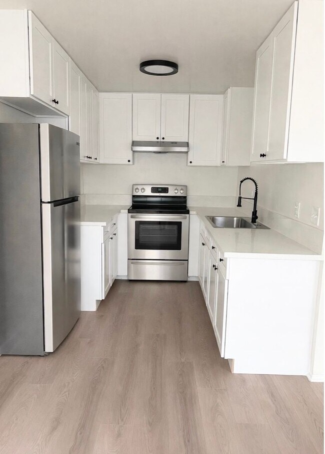 Interior Photo - 23870 Los Codona Ave