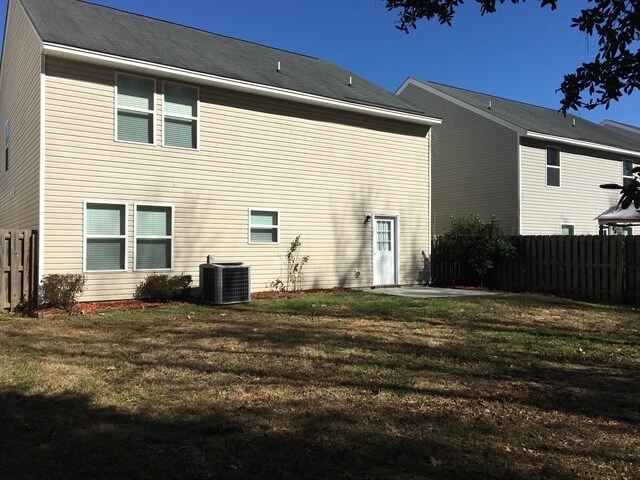 Building Photo - 13 Holly Springs Cir