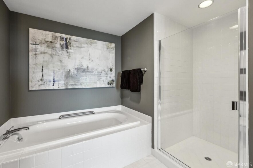 Building Photo - 1388 Gough St