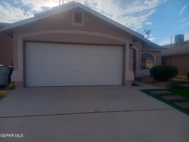 Building Photo - 13975 Vaquero Rock Dr