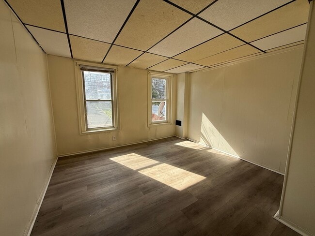 Building Photo - 525 1/2 Elliger Street