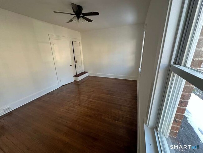 Building Photo - 52 Oak St