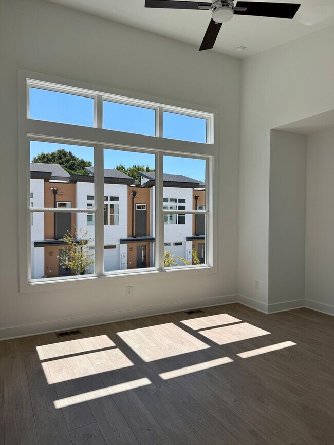 Building Photo - 621 Walnut Hts Dr