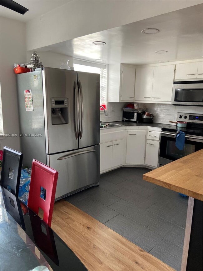 Building Photo - 1350 NE 119th St