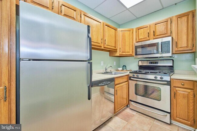 Building Photo - 4242 East-West Hwy