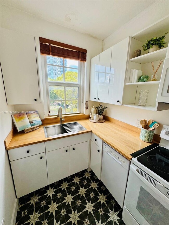 Building Photo - 3224 Biscayne Blvd