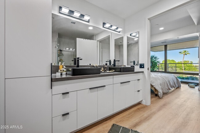 Building Photo - 7167 E Rancho Vista Dr