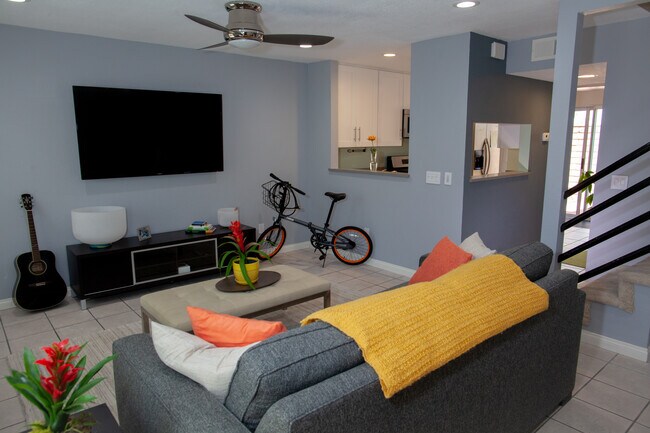 Living Room - 4845 Muir Ave Unit 2