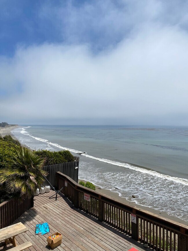 Building Photo - 6585 Del Playa Dr