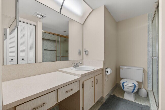 Building Photo - 3038 Hythe A
