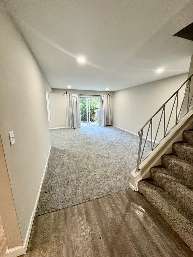 Building Photo - 207 Walker Dr