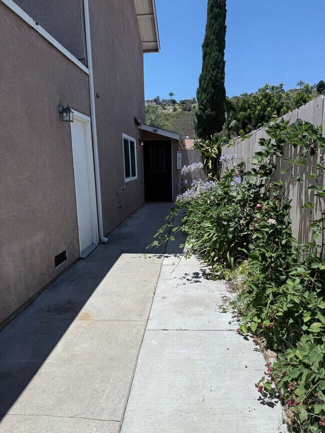 Building Photo - MOVE-IN SPECIAL FOR JULY - 3 Br 2 ba with ...