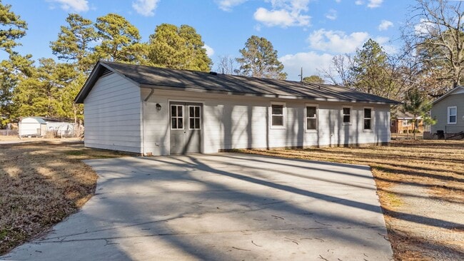 Building Photo - 620 Starling Way