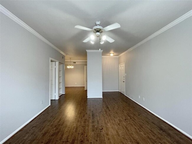Building Photo - 2255 Braeswood Park Dr