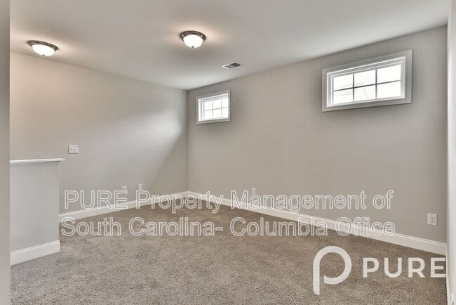 Building Photo - 1074 Acacia Ln