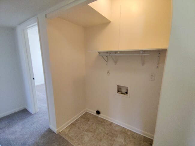 Building Photo - 600 Reusens Rd