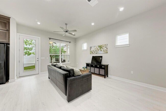 Building Photo - 3108 E 51st St