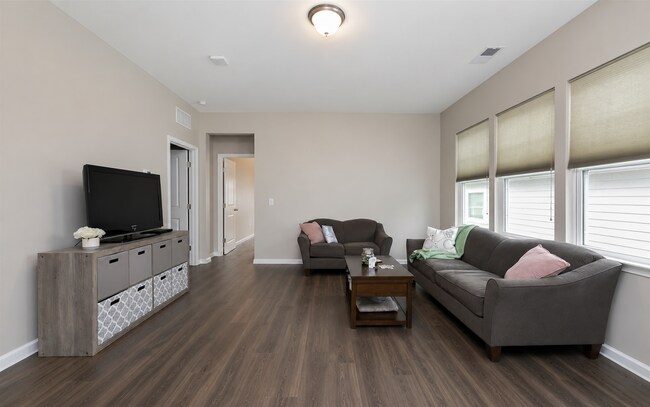Building Photo - 401 Ivy Arbor Way