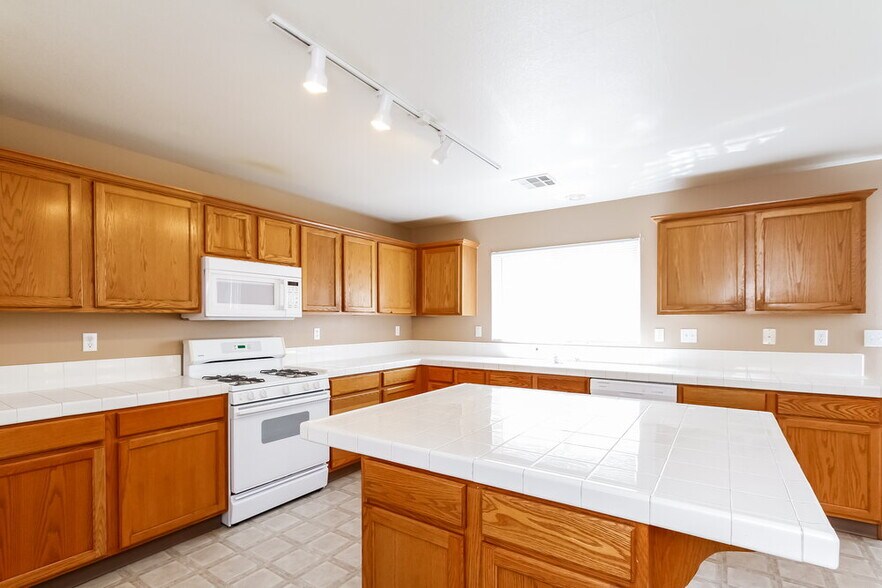 Building Photo - 2109 Royal Antilles Ct