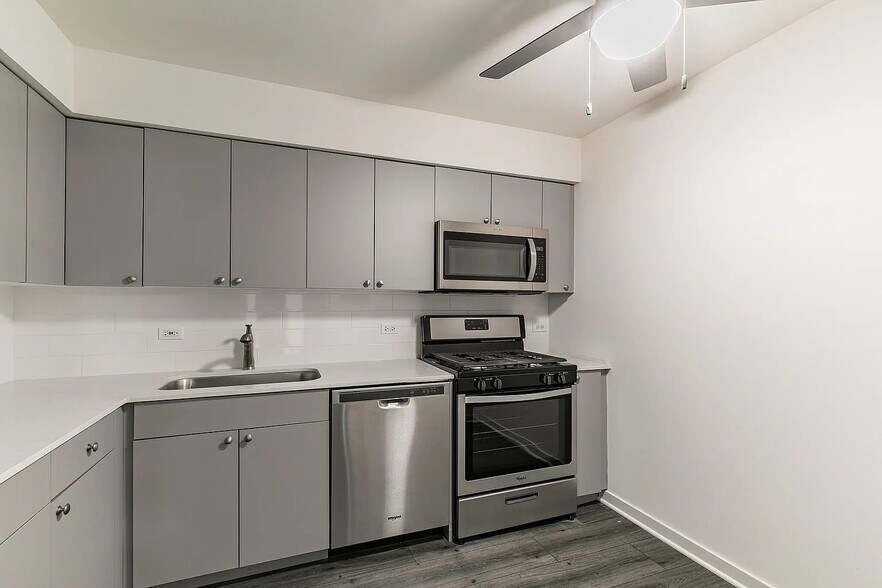 Building Photo - 705 S Milwaukee Ave