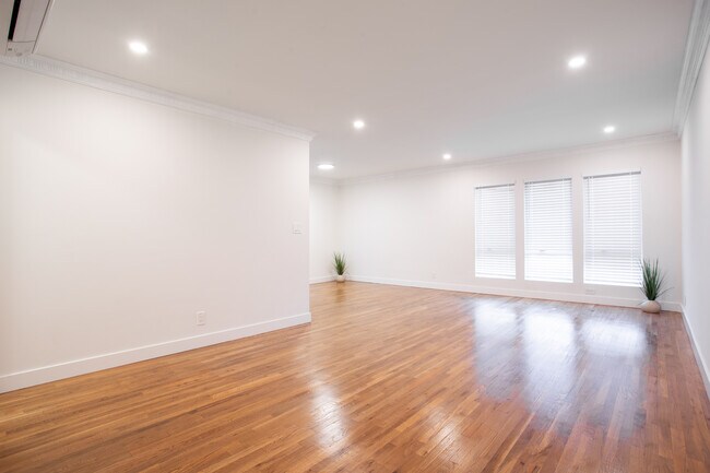 Building Photo - 1211 Detroit N St