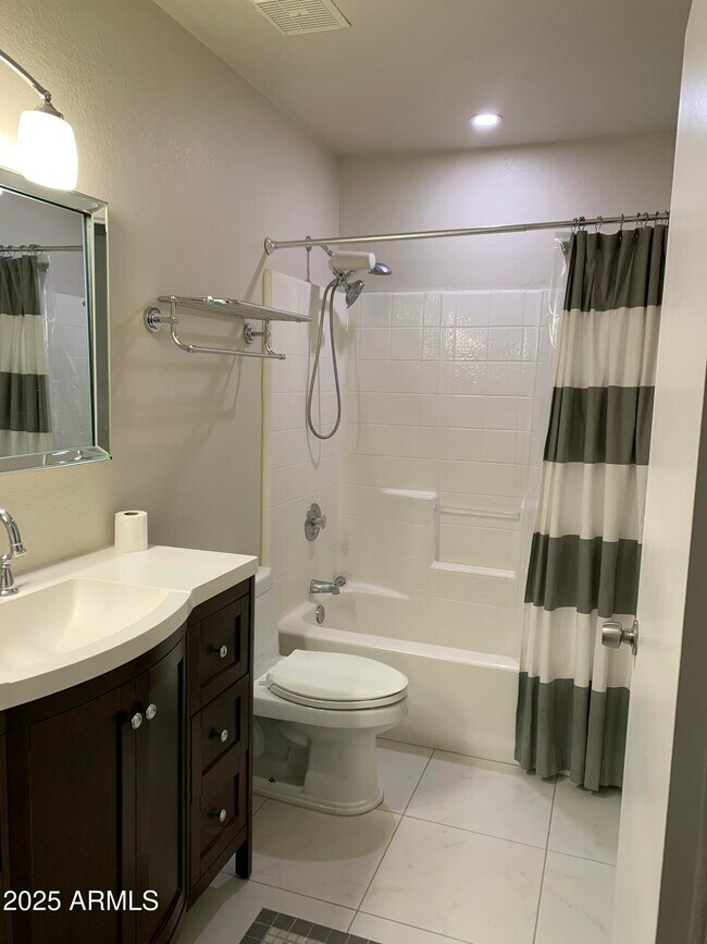 Building Photo - 725 S Cheri Lynn Dr
