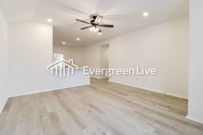 Building Photo - 167 Meadow Dr