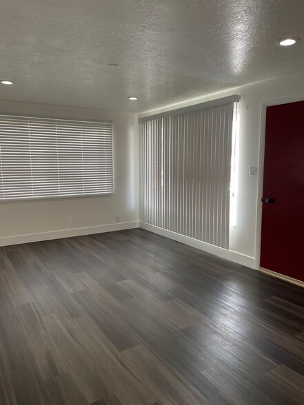 Building Photo - 250 E 600 S