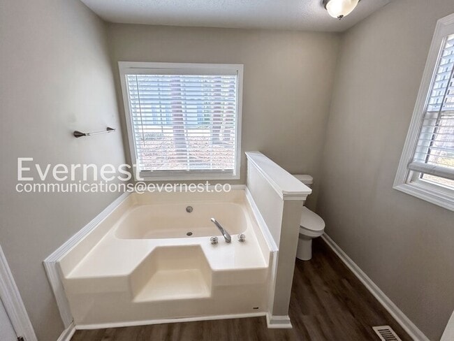 Building Photo - 321 Sadler Dr