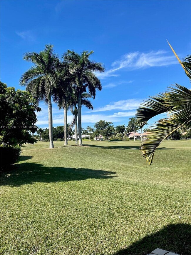 Building Photo - 2579 Mayfair Ln