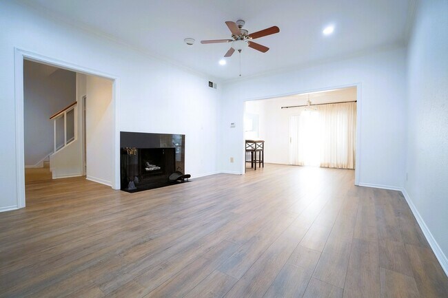 Building Photo - 11711 Memorial Dr