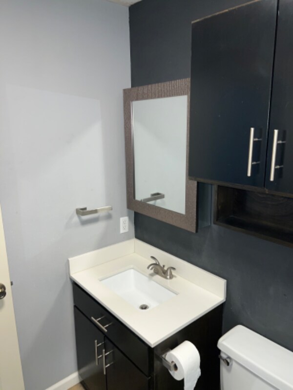 Building Photo - 409 S Holiday Dr