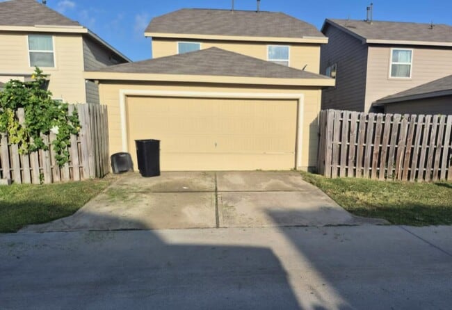 Building Photo - 7139 Pavilion Dr