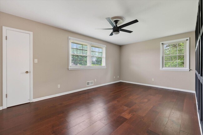 Building Photo - 3 Bedroom 3 Bath Home For Rent in Sango Area!