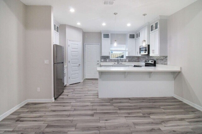 Building Photo - 1634 Playa Dr
