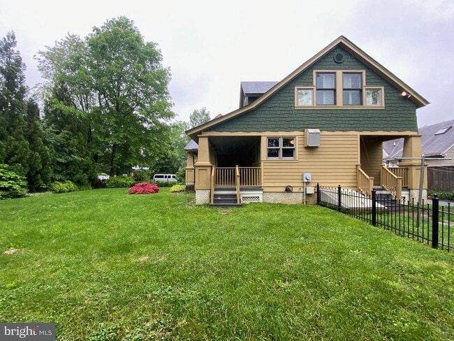 Building Photo - 108 E Park Pl