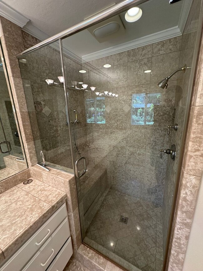 Building Photo - 5 Bed 3 Bath In Alamo W/ Pool