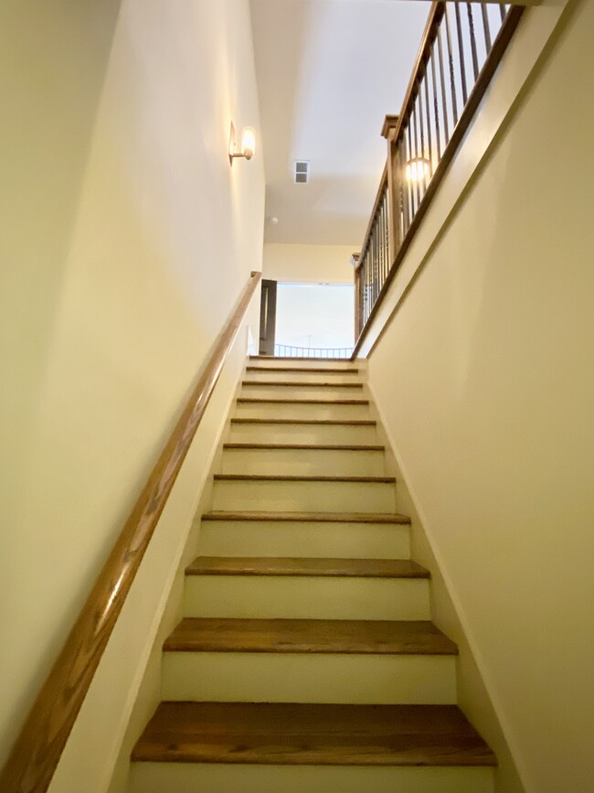 Building Photo - 975 N Ormewood Park Dr SE