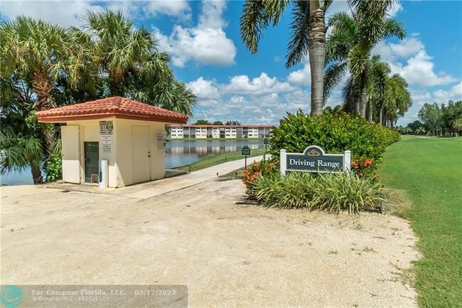 Building Photo - 9220 S Hollybrook Lake Dr