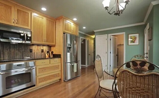 Building Photo - 4701 Shenandoah Dr