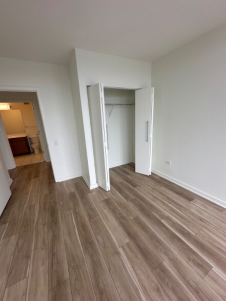 Building Photo - 335 E Wacker Dr