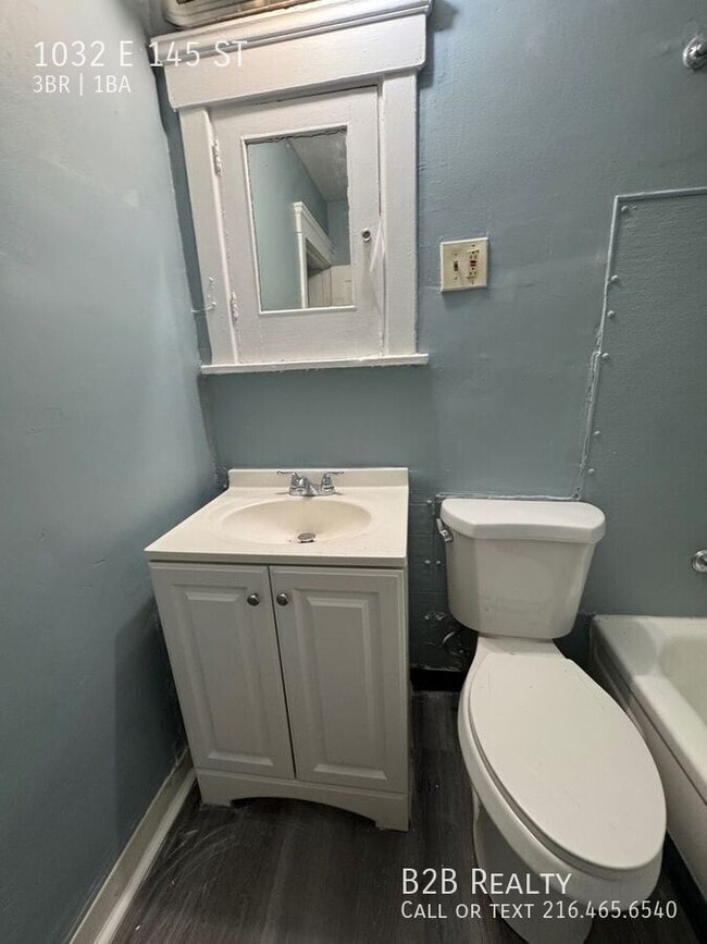 Building Photo - 1032 E 145th St