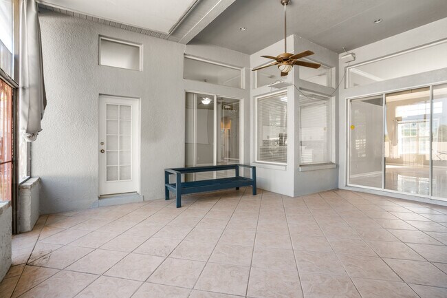 Building Photo - 2810 University Acres Dr
