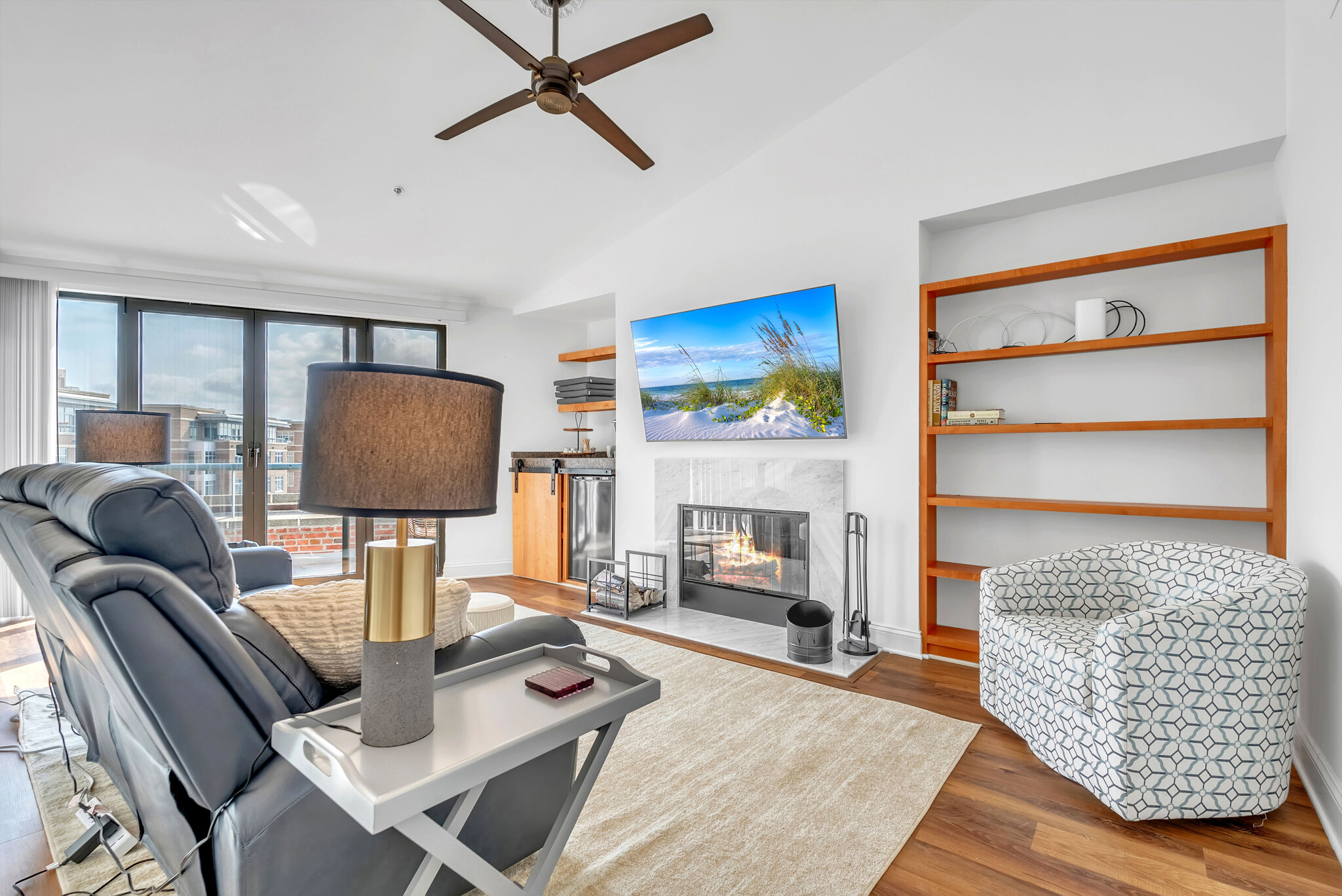 Upstairs living room looking toward the terrace. - 1000 Fell St