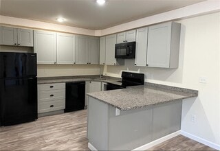 Building Photo - 327 Pine St