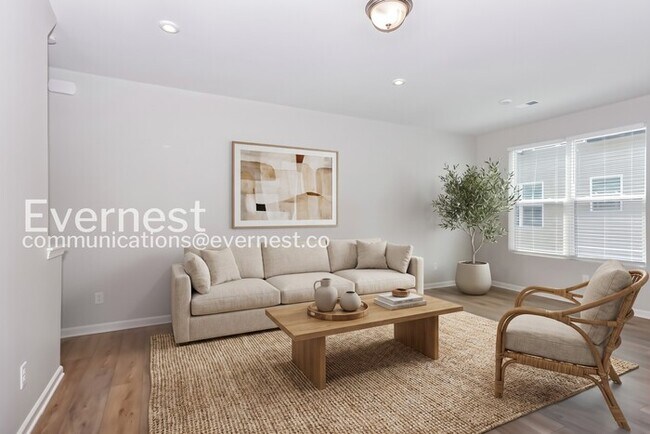 Building Photo - Limited Time Special Offer / 3 Bed/3 Bath Town Home with Garage / Pet-Friendly / Vouchers Accepte...