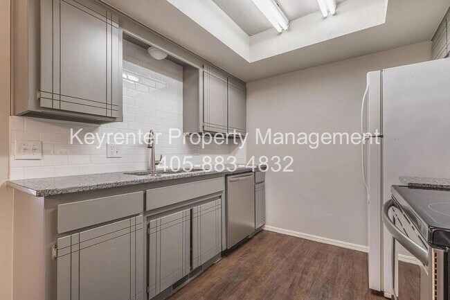 Building Photo - 9020-9020 N Rockwell Dr