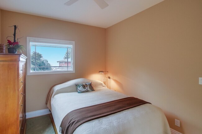 Building Photo - 2455 Presidio Dr