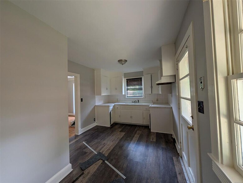 Building Photo - 10 Brantwood Dr