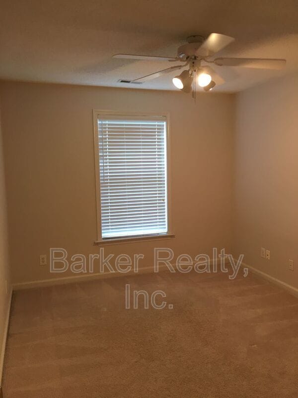 Building Photo - 2312 Colony Woods Dr
